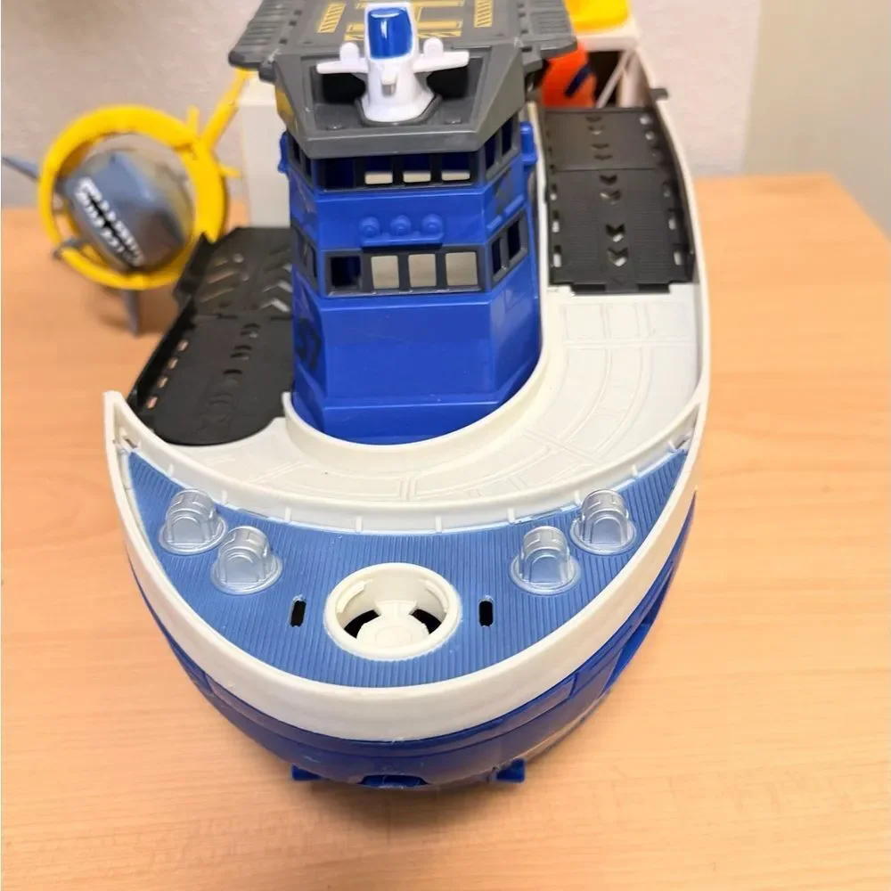 Matchbox Mission Marine Rescue Shark Boat w/ Helicopter – 2013 Mattel BFN57